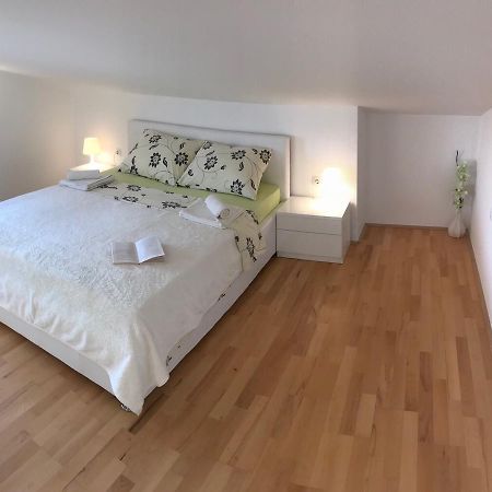 Apartmani Zuzic 克尔克 外观 照片