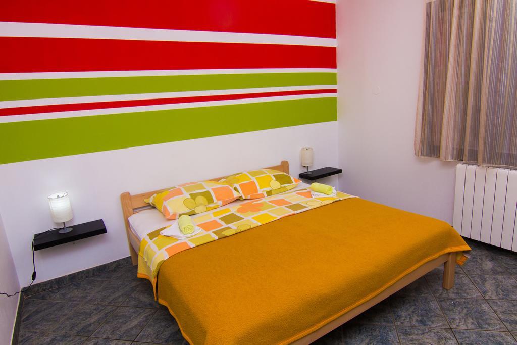 Apartmani Zuzic 克尔克 客房 照片