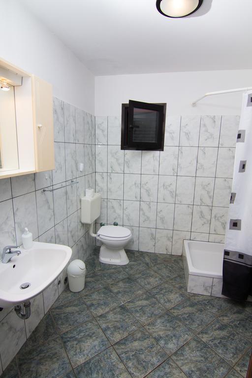 Apartmani Zuzic 克尔克 客房 照片