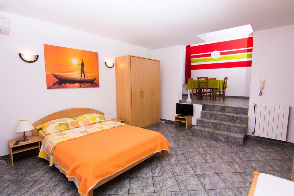 Apartmani Zuzic 克尔克 客房 照片