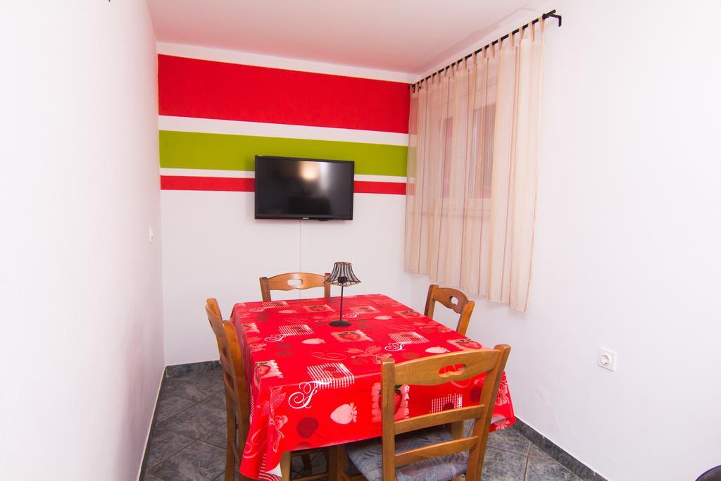 Apartmani Zuzic 克尔克 客房 照片