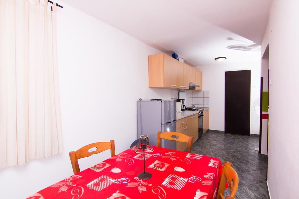 Apartmani Zuzic 克尔克 客房 照片