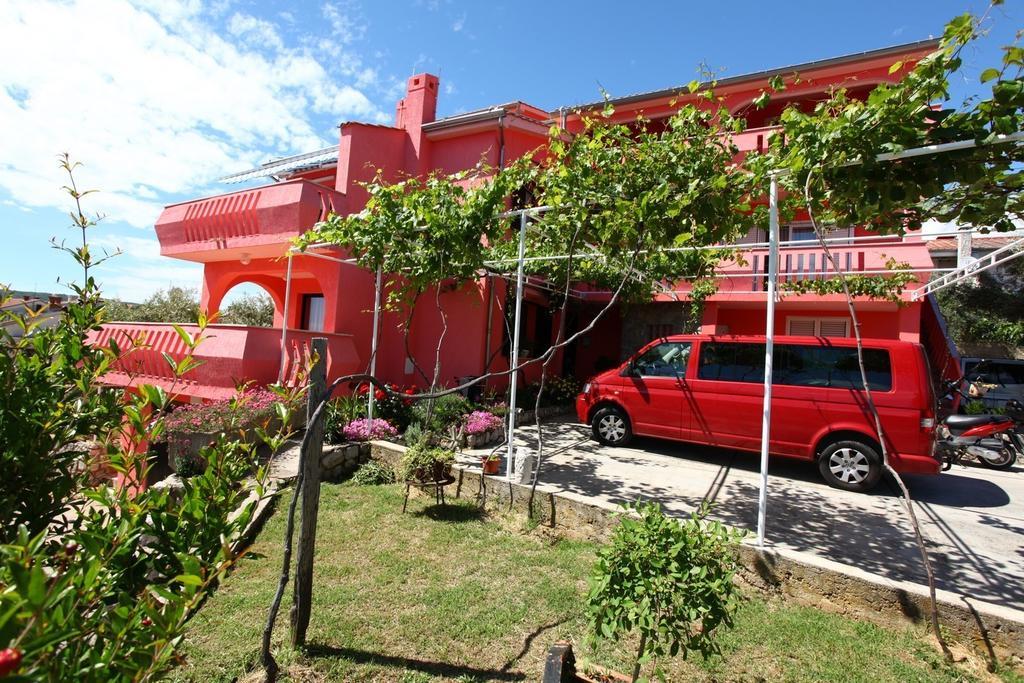 Apartmani Zuzic 克尔克 外观 照片