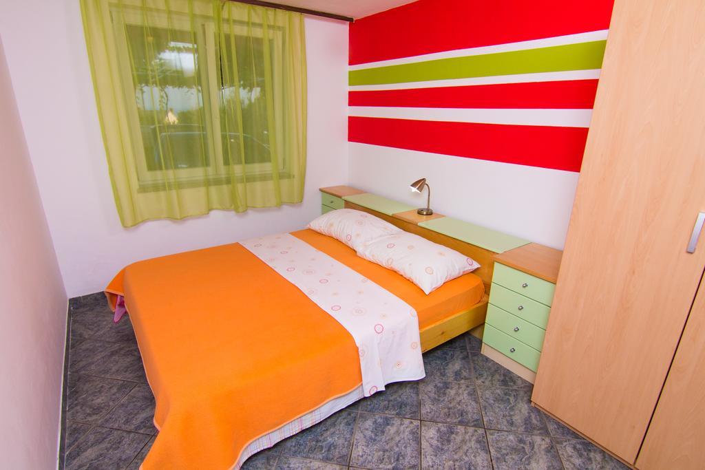 Apartmani Zuzic 克尔克 客房 照片