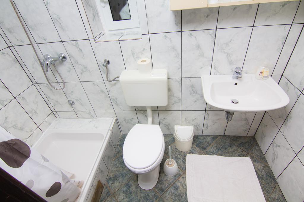 Apartmani Zuzic 克尔克 客房 照片