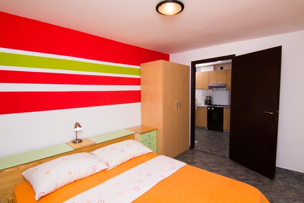 Apartmani Zuzic 克尔克 客房 照片