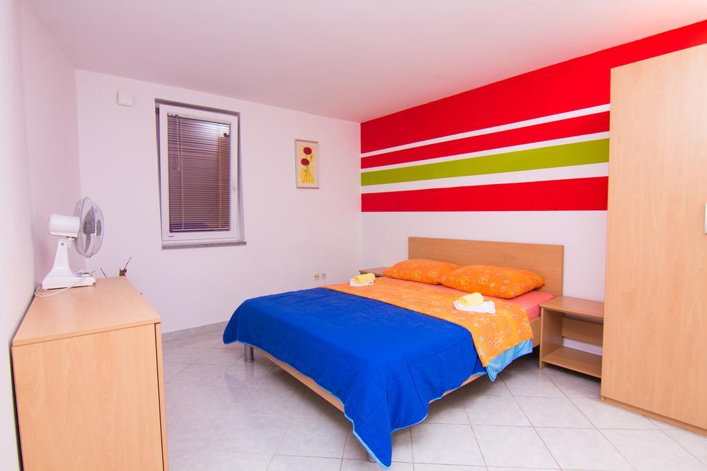 Apartmani Zuzic 克尔克 客房 照片