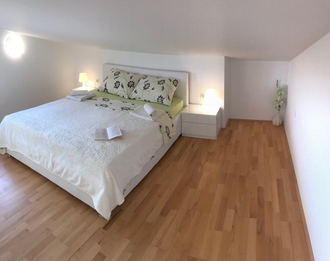 Apartmani Zuzic 克尔克 外观 照片