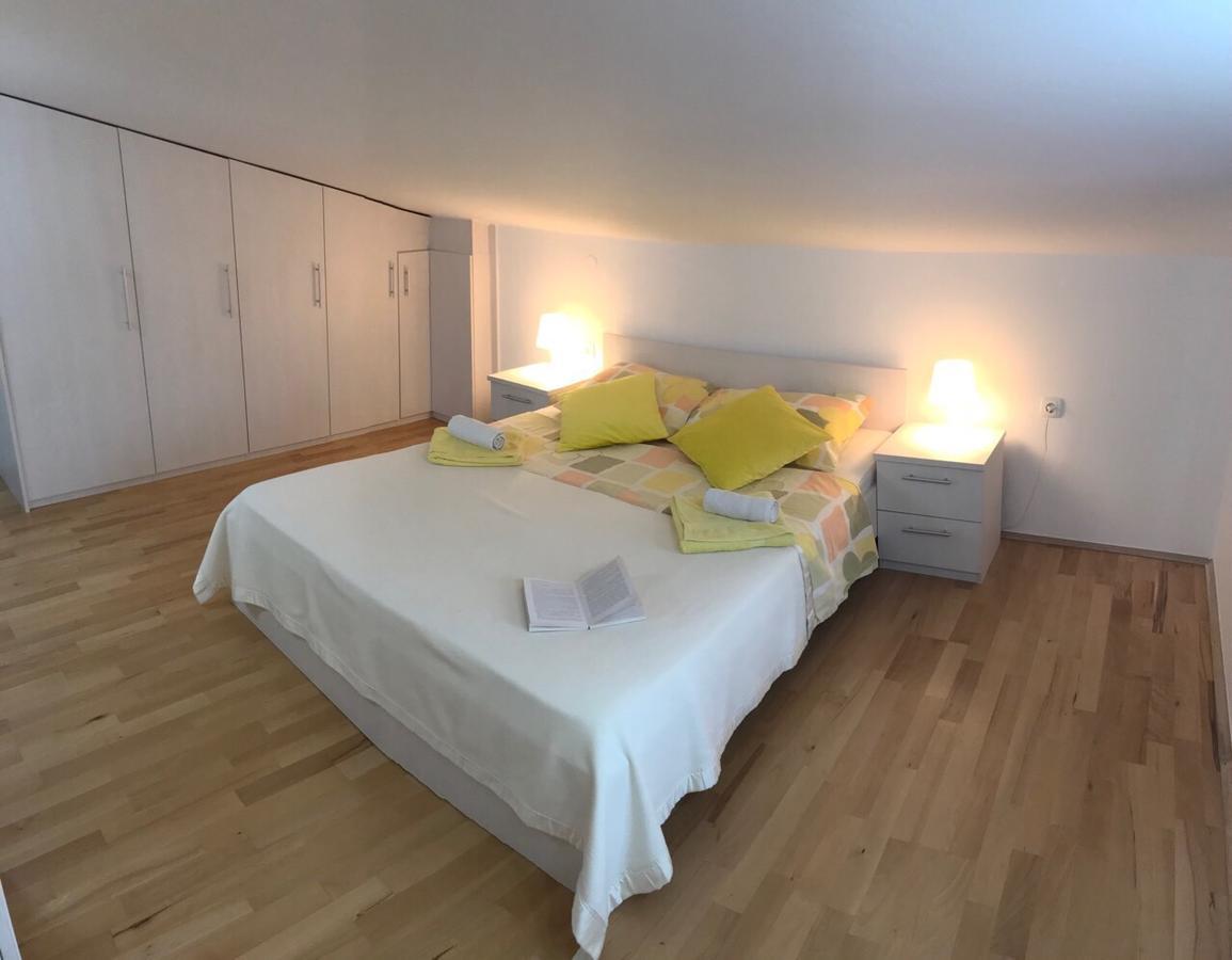 Apartmani Zuzic 克尔克 外观 照片